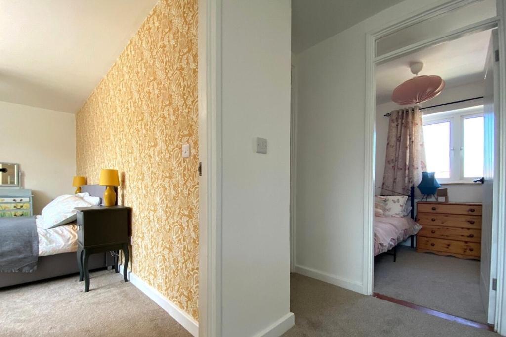 Lovely 3 Bedroom House In The Centre Of לבנהם מראה חיצוני תמונה