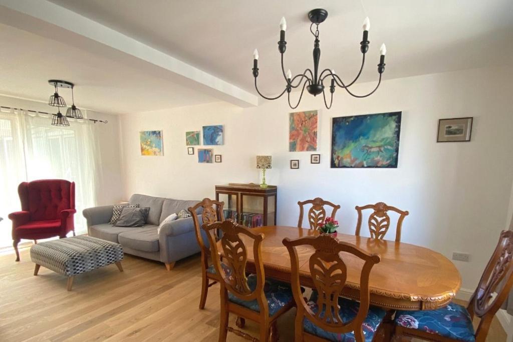 Lovely 3 Bedroom House In The Centre Of לבנהם מראה חיצוני תמונה