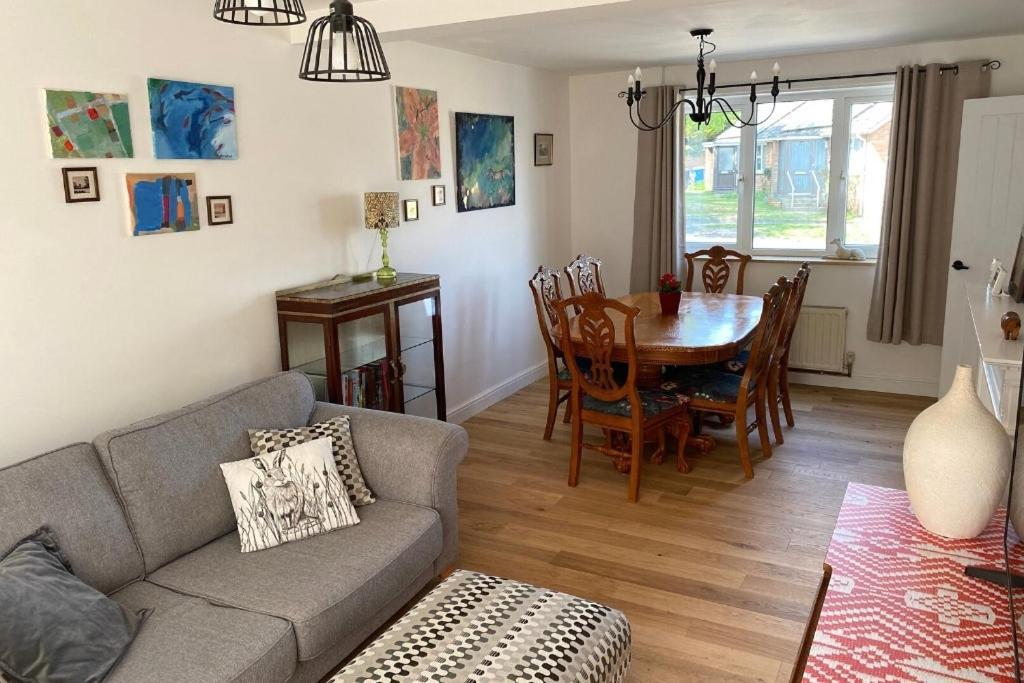 Lovely 3 Bedroom House In The Centre Of לבנהם מראה חיצוני תמונה