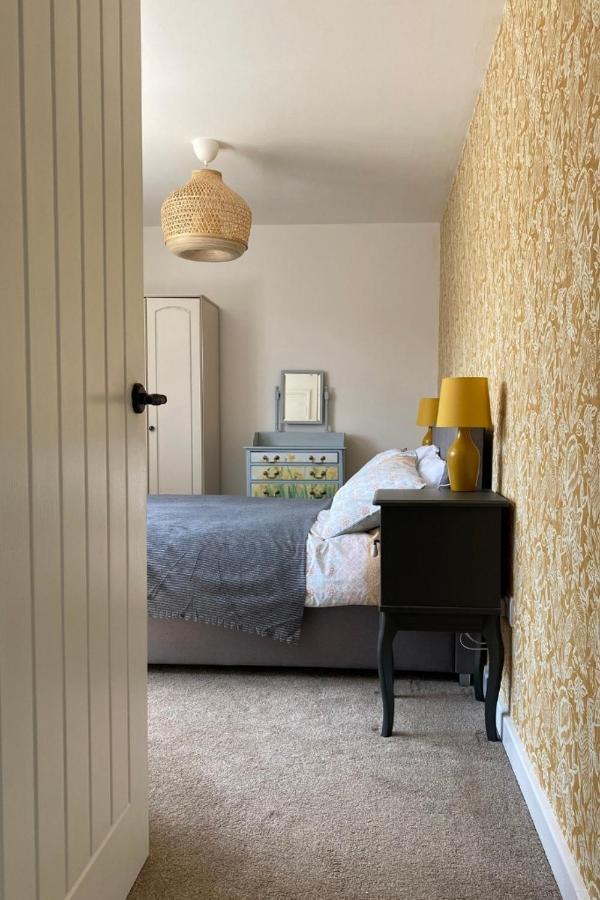 Lovely 3 Bedroom House In The Centre Of לבנהם מראה חיצוני תמונה